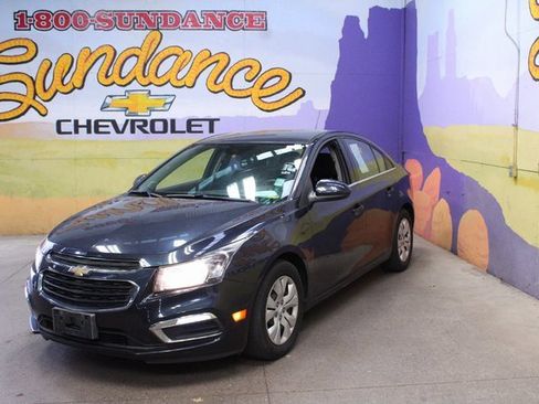 Used 2015 Chevrolet Cruze LT image 2