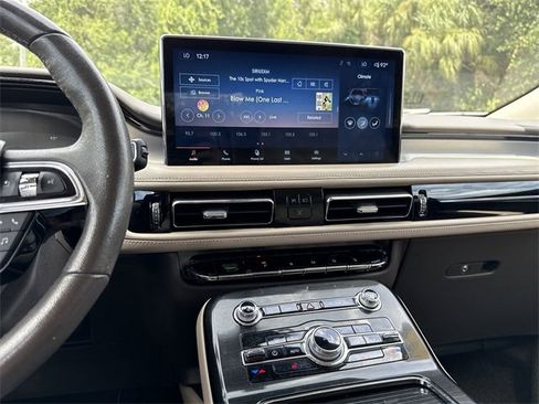 Used 2022 Lincoln Nautilus FWD image 25