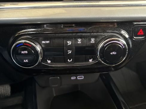 Used 2024 Chevrolet Trax LT w/ Driver Confidence Package FWD image 19