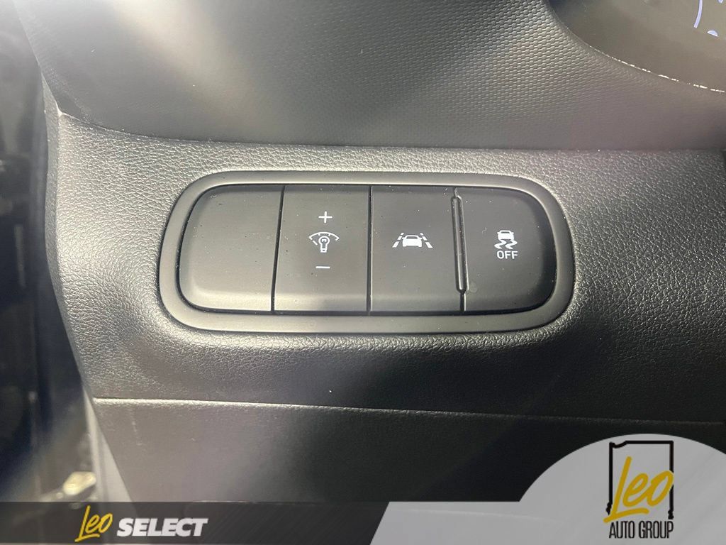 Used 2021 Hyundai Venue SEL FWD image 24