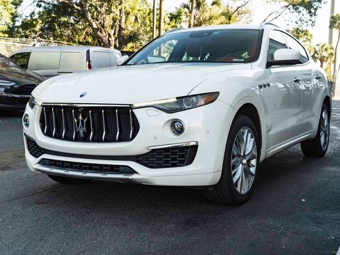 Used 2019 Maserati Levante GranLusso AWD/4WD image 2