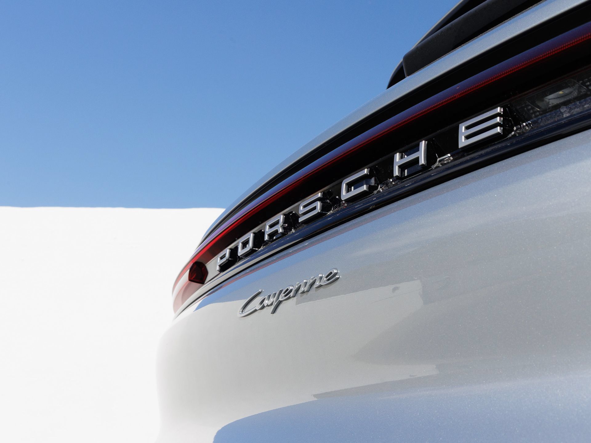 Certified 2025 Porsche Cayenne AWD/4WD image 12