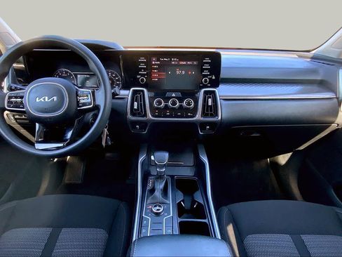 Used 2023 Kia Sorento LX AWD/4WD image 16
