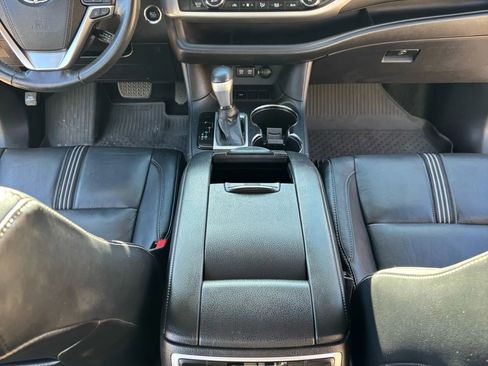 Used 2017 Toyota Highlander SE image 10