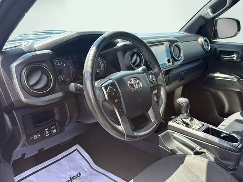Used 2017 Toyota Tacoma TRD Sport AWD/4WD image 34