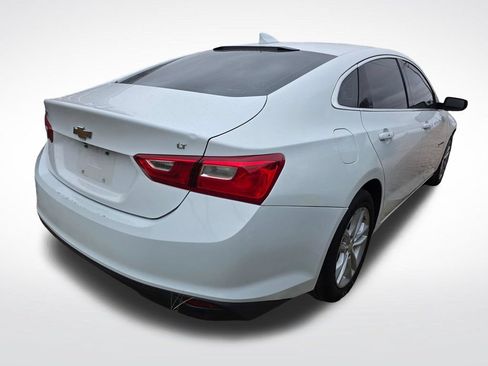 Used 2017 Chevrolet Malibu LT FWD image 4