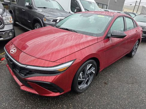 Used 2025 Hyundai Elantra Sport image 2