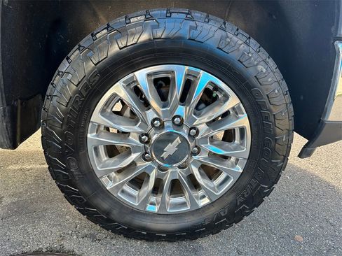 Used 2024 Chevrolet Silverado 2500 LTZ w/ LTZ Convenience Package image 9