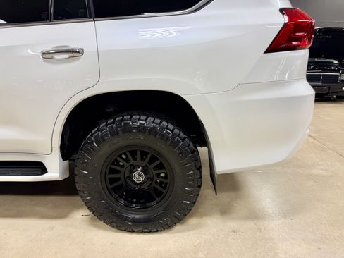 Used 2016 Lexus LX 570 4WD w/ Luxury Package image 13