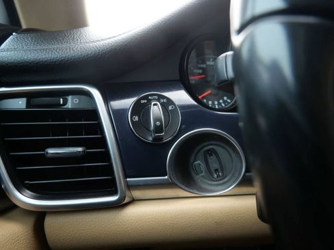 Used 2016 Porsche Panamera 4S image 15