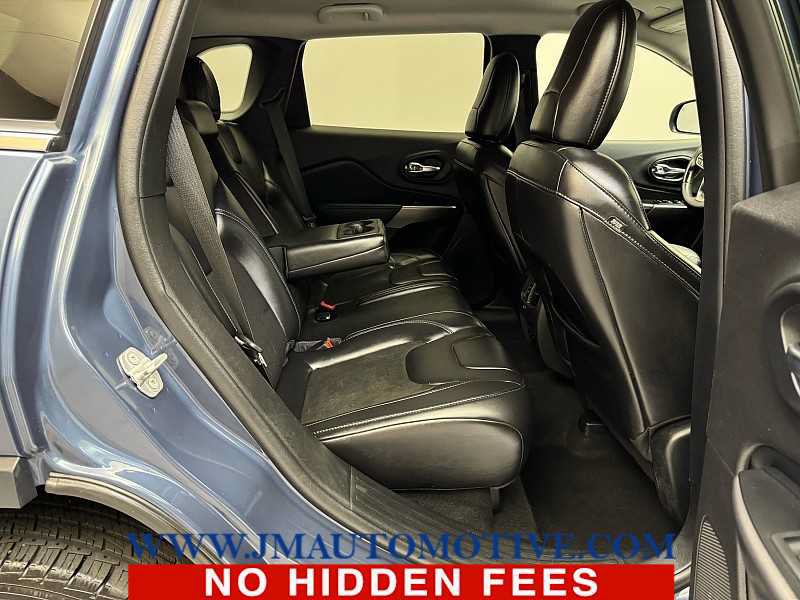 Used 2020 Jeep Cherokee Latitude Plus AWD/4WD image 17
