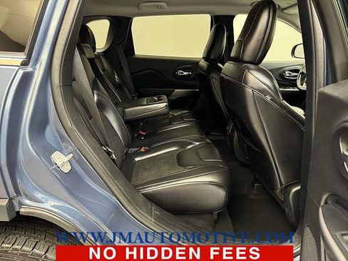 Used 2020 Jeep Cherokee Latitude Plus AWD/4WD image 17