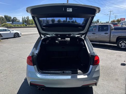 Used 2017 BMW 330i xDrive Wagon AWD/4WD image 5