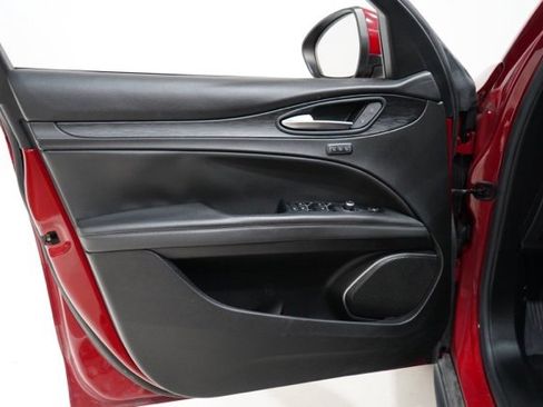 Used 2018 Alfa Romeo Stelvio AWD image 17