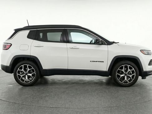 Used 2025 Jeep Compass Limited AWD/4WD image 11
