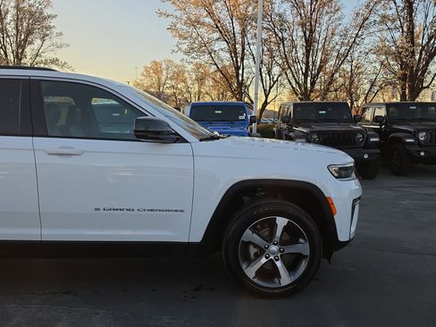 New 2026 Jeep Grand Cherokee Limited w/ Luxury Tech Group II AWD/4WD image 11