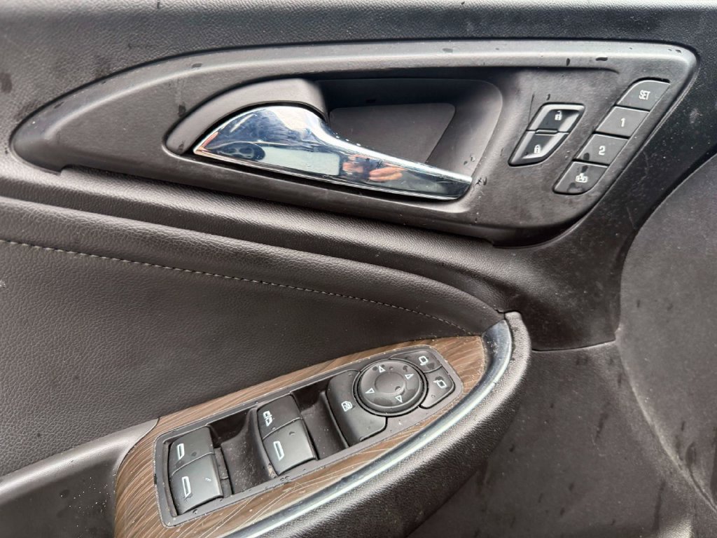Used 2016 Chevrolet Malibu Premier w/ Driver Confidence Package II FWD image 15