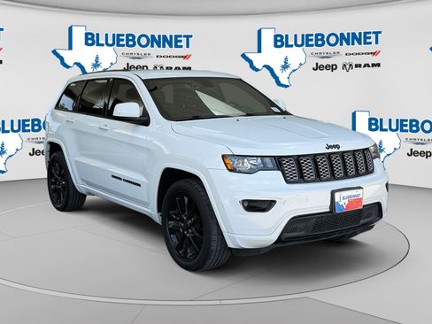 Certified 2017 Jeep Grand Cherokee Altitude RWD image 3