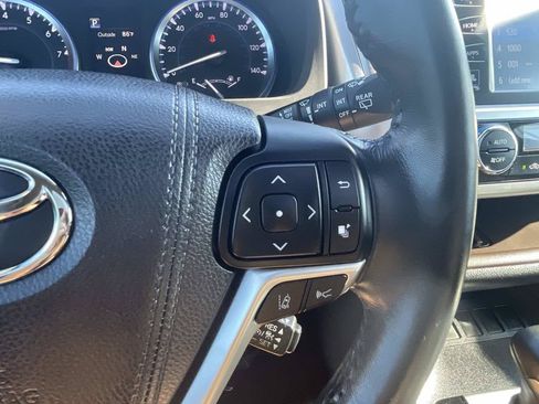 Used 2017 Toyota Highlander Limited FWD image 34