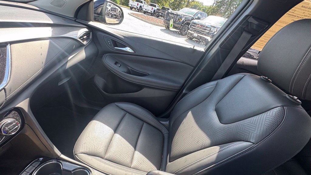 Used 2023 Buick Encore GX Essence w/ Experience Buick Package FWD image 22