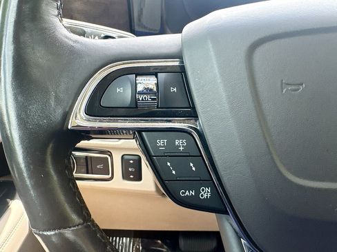 Used 2020 Lincoln Navigator Reserve w/ Luxury Package AWD/4WD image 21