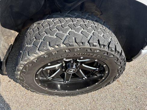 Used 2020 Chevrolet Silverado 1500 LT AWD/4WD image 12