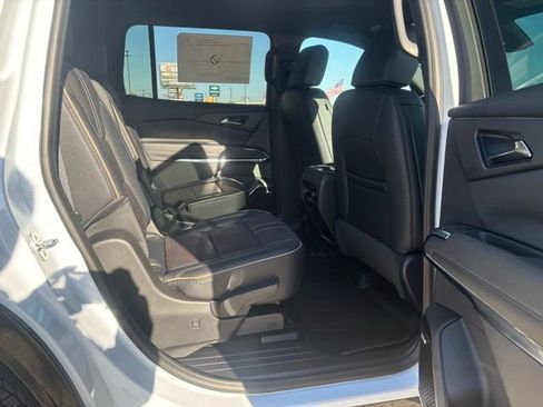 New 2026 Chevrolet Traverse High Country w/ LPO, Floor Liner Package FWD image 15