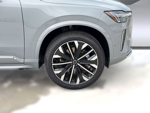 New 2026 Volvo XC90 B5 Plus AWD/4WD image 11