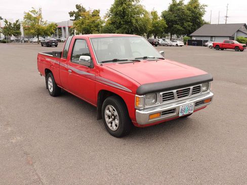 Used 1996 Nissan Pickup 2WD King Cab image 3