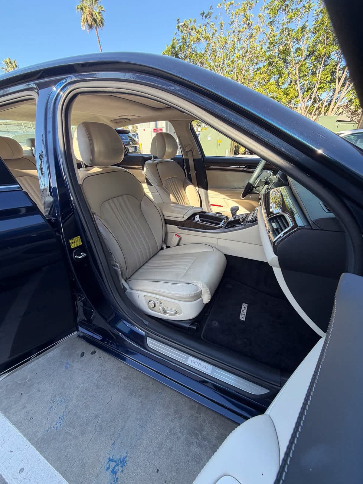 Used 2018 Genesis G90 5.0 Ultimate RWD image 13