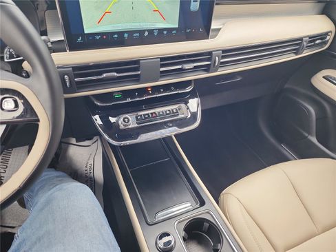 New 2026 Lincoln Corsair Premiere image 30