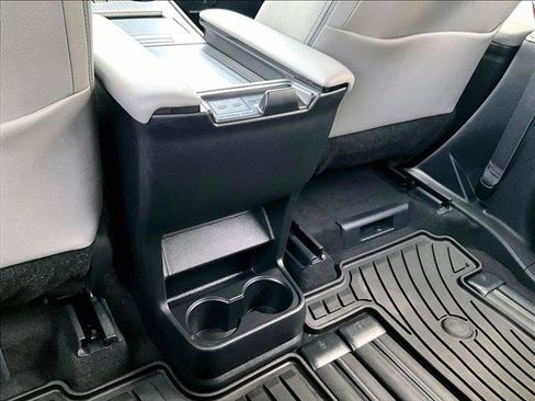 Used 2025 Toyota Sienna XLE FWD image 22