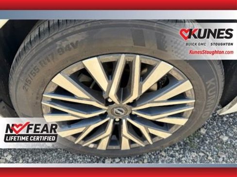 Used 2025 Nissan Altima 2.5 SV FWD image 15
