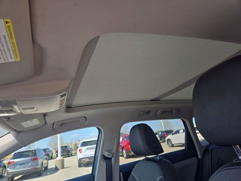 Used 2023 Volkswagen Taos SE w/ Panoramic Sunroof Package image 26