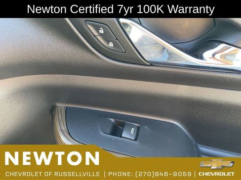Used 2023 GMC Acadia SLE FWD image 24