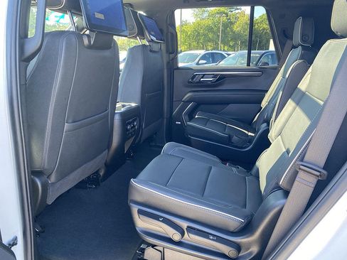 Used 2025 Chevrolet Tahoe Premier AWD/4WD image 19