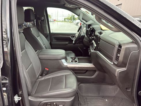 Used 2025 Chevrolet Silverado 3500 LTZ w/ LTZ Convenience Package AWD/4WD image 12