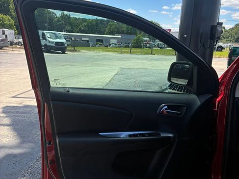 Used 2018 Dodge Journey SE w/ Connectivity Group FWD image 11