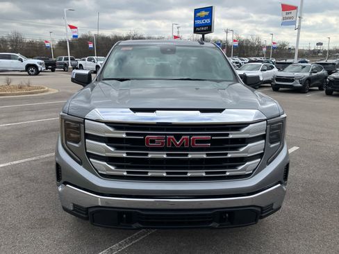 New 2026 GMC Sierra 1500 SLE image 3