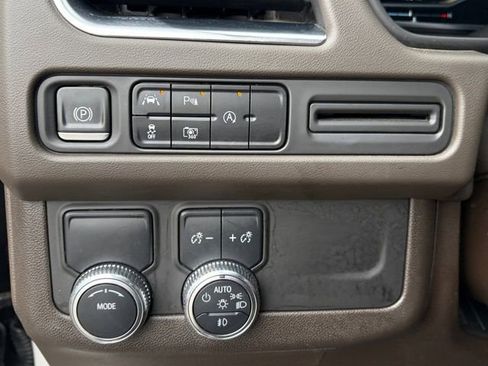 Used 2023 GMC Yukon SLT w/ SLT Luxury Package RWD image 5