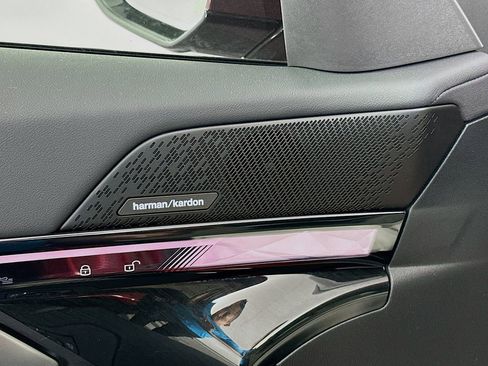 Used 2025 BMW i5 eDrive40i w/ M Sport Package image 19