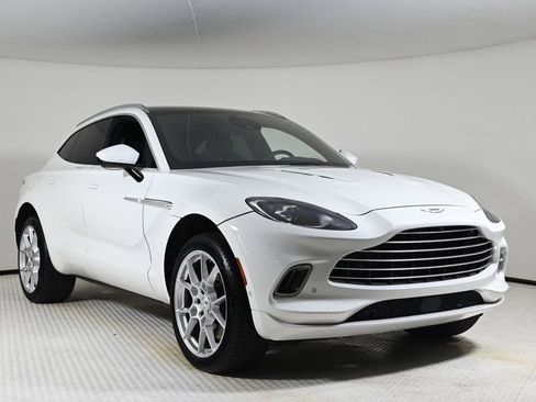 Used 2024 Aston Martin DBX image 16