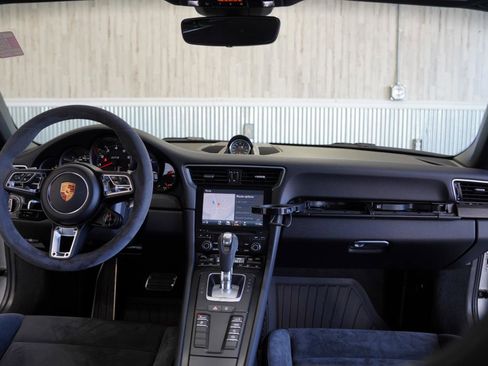 Used 2019 Porsche 911 Carrera 4 GTS image 18