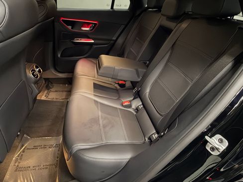 Used 2025 Mercedes-Benz GLC 350e 4MATIC image 39