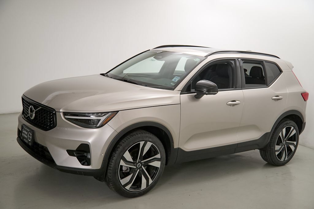 Certified 2024 Volvo XC40 B5 Plus w/ Protection Package Premier AWD/4WD image 6