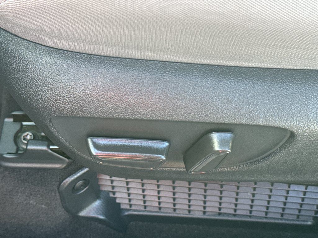 Used 2026 Toyota Sienna LE AWD/4WD image 49