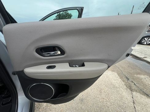 Used 2018 Honda HR-V EX image 19