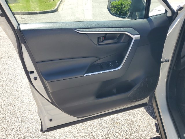 Used 2021 Toyota RAV4 LE FWD image 24