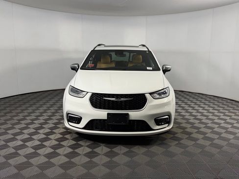 Used 2023 Chrysler Pacifica Pinnacle image 5