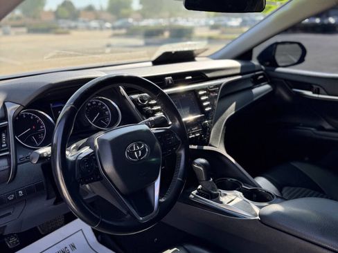Used 2020 Toyota Camry SE image 9